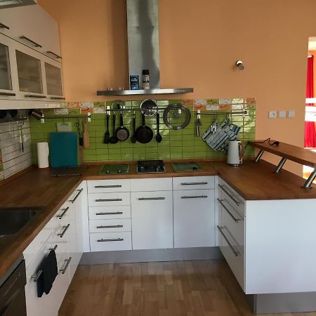 トゥルノフUbytovani Husova 842アパートメント エクステリア 写真